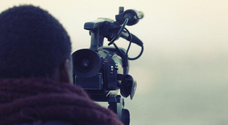 videographer-698667_1280